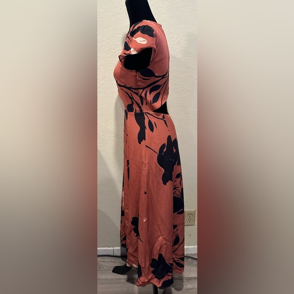 Reiss Floella Floral Midi Dress 4 - Picture 6 of 9